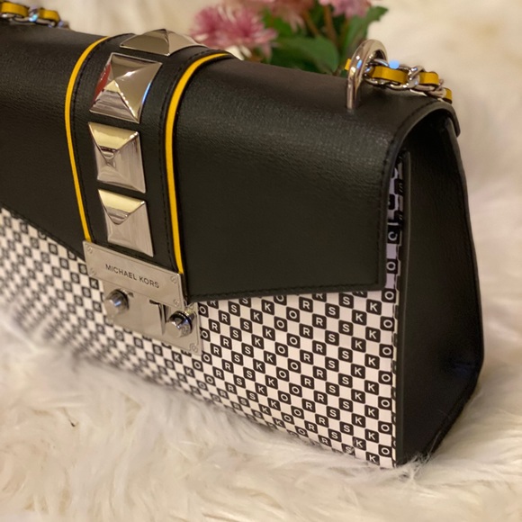 Michael Kors Rose MD Flap - Picture 4 of 14